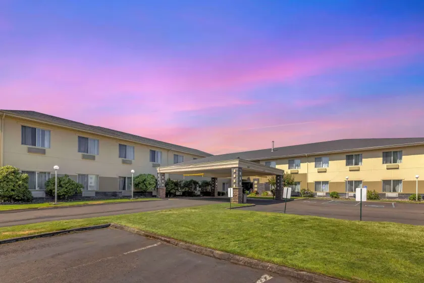 Comfort Suites Near Vancouver Mall - Image 1