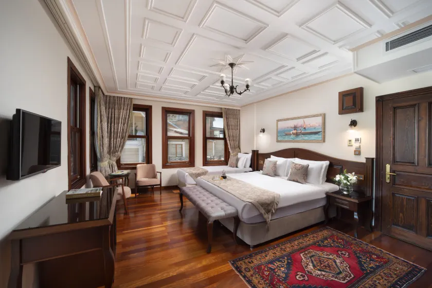 Bender Hotel - Old City - Image 1