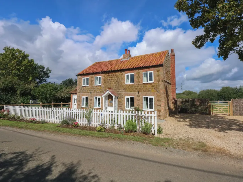 Horseshoe Cottage - Image 1