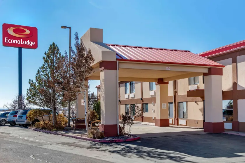 Econo Lodge Pueblo North - Image 1