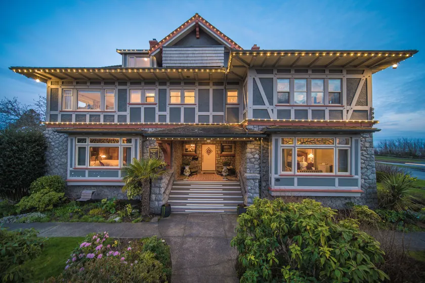 Dashwood Manor Seaside Bed & Breakfast - Image 1