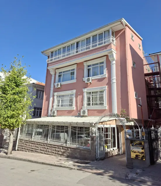 Zarina Hotel Pansiyon - Image 1