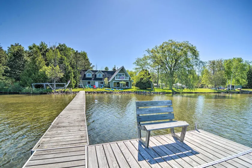 Lakefront Bellaire Getaway w/ Kayaks, Dock & Grill - Image 1