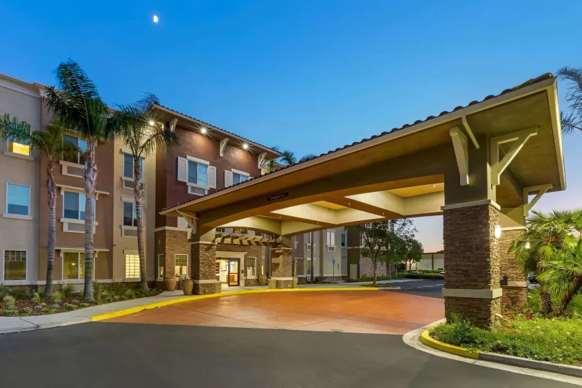 Comfort Inn & Suites Near Ontario Airport - Image 1