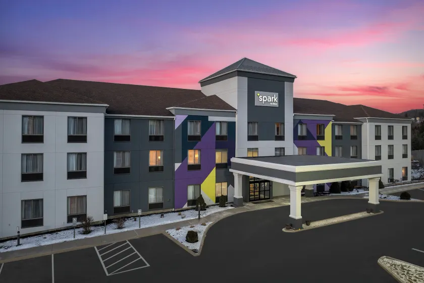 Comfort Suites Vestal Near University - Image 1