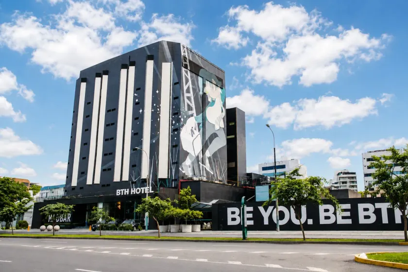 Business Tower Hotel - Image 1