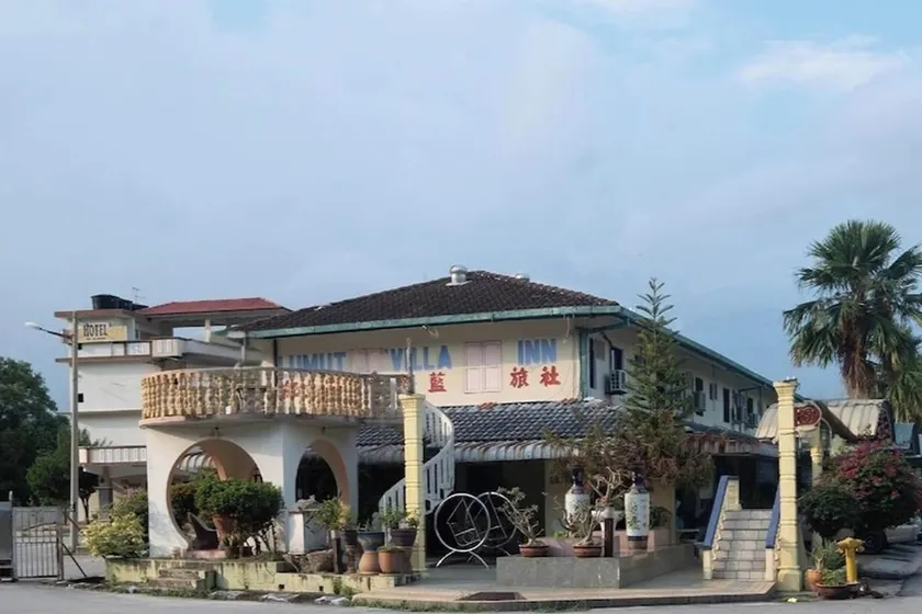 Lumut Villa Inn - Image 1