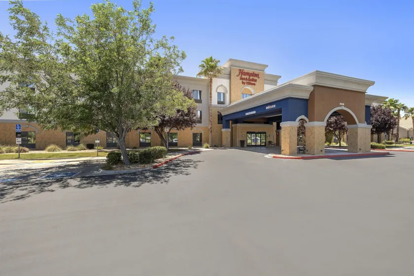 Hampton Inn & Suites Lancaster - Image 1