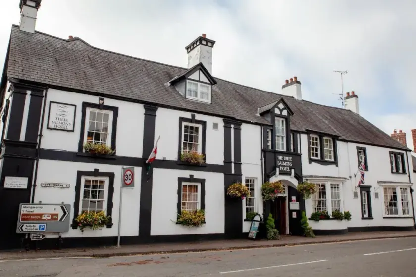 Three Salmons Hotel - Image 1