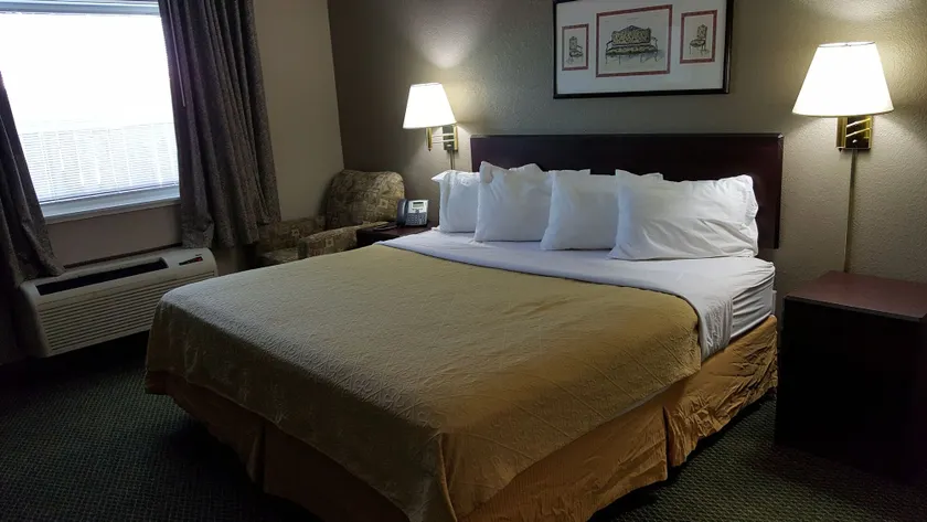 Gurnee Motel - Image 1