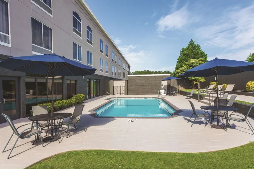 La Quinta by Wyndham Columbus North - Image 1