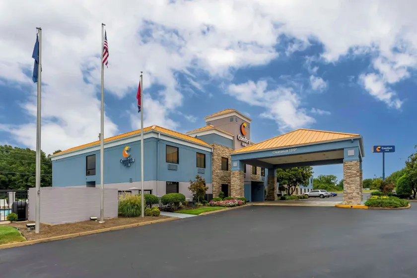 Comfort Inn Brownsville I-40 - Image 1