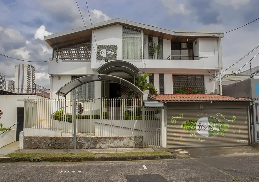 Eco Stay Hostel - Image 1