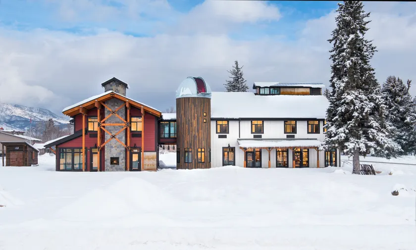 Compass Rose Lodge - Image 1