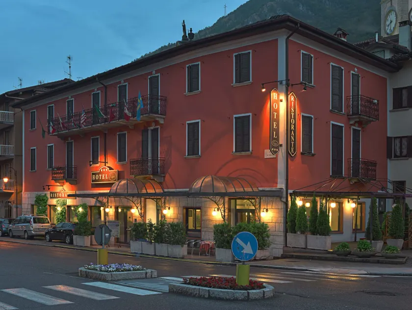 Bes Hotel Papa San Pellegrino Terme - Image 1