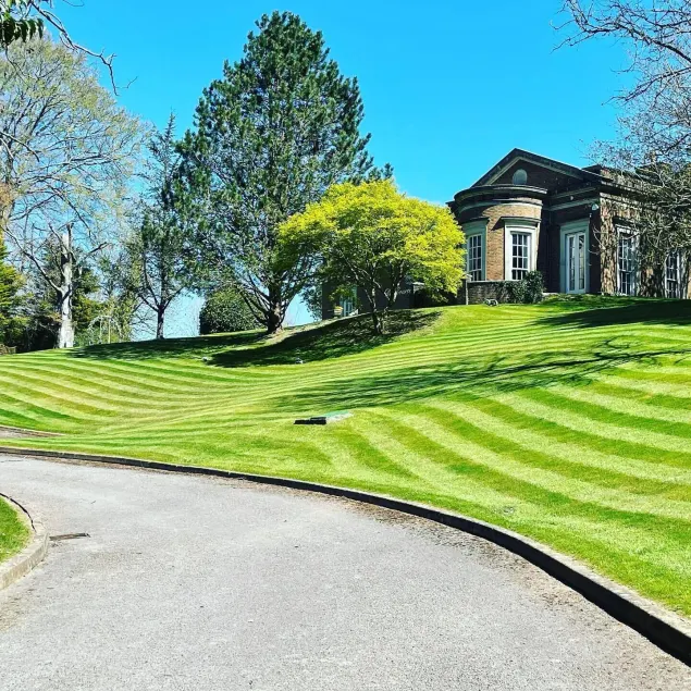 De Courceys Manor Suites & Cottages - Image 1