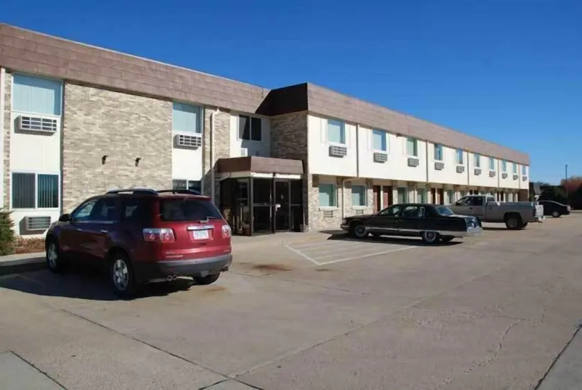 Island Inn - Image 1
