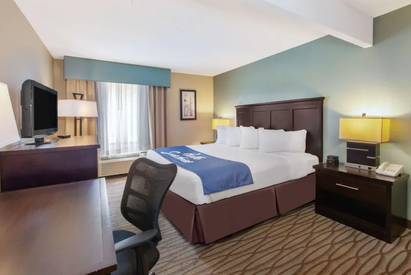 Days Inn by Wyndham Petoskey - Image 1