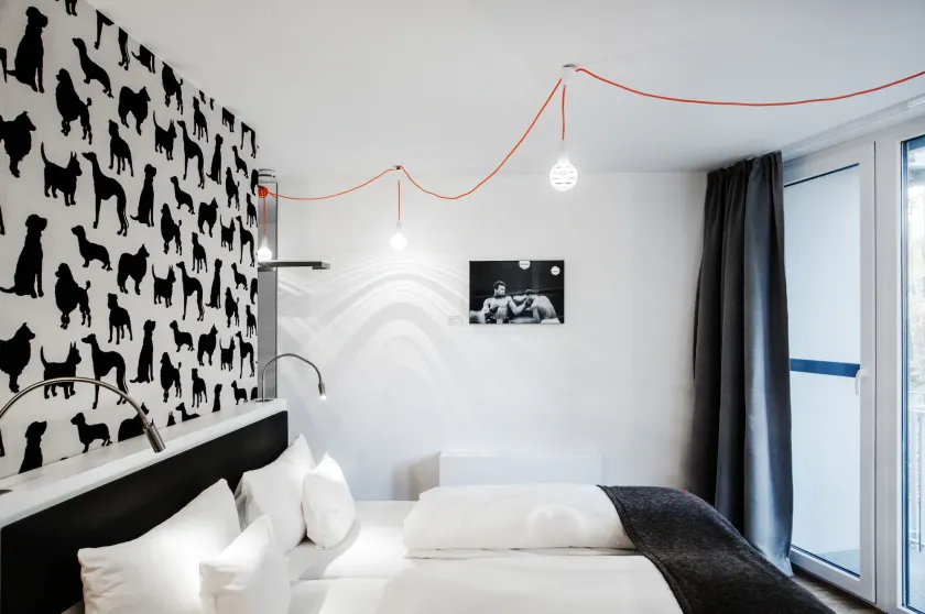 V-Hotel - Image 1
