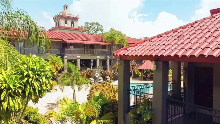 Red Roof Inn PLUS & Suites Tampa - Busch Gardens - Image 1