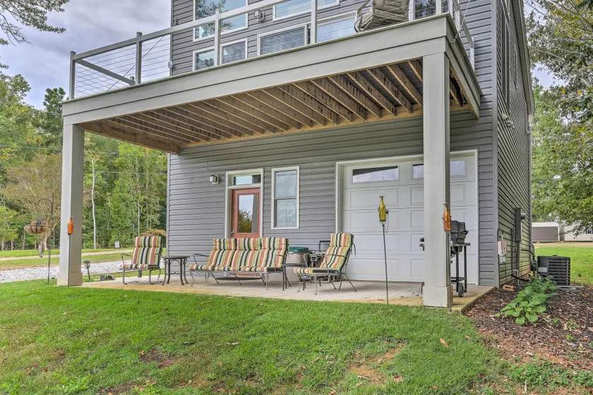 Waterfront Greenwood Getaway w/ Deck & Grill! - Interiør