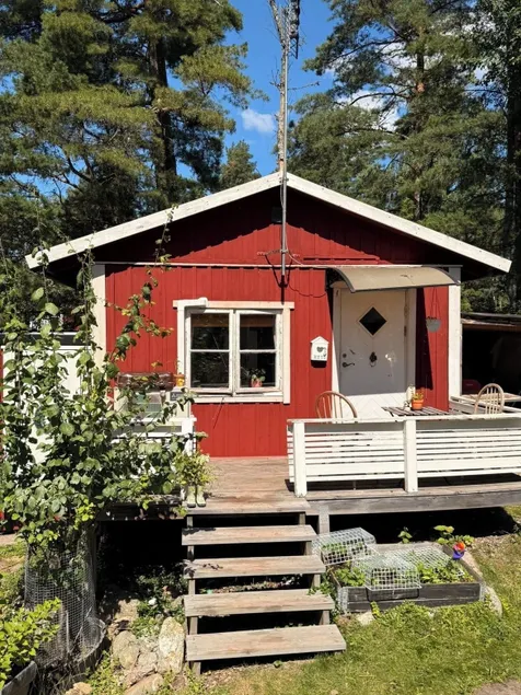 Tiny house at Enhrna - Image 1