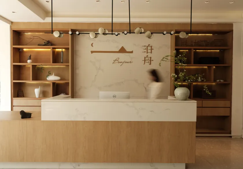 Guilin Bonjour Boutique Hotel- Free pick up service over 3 nights - Image 1
