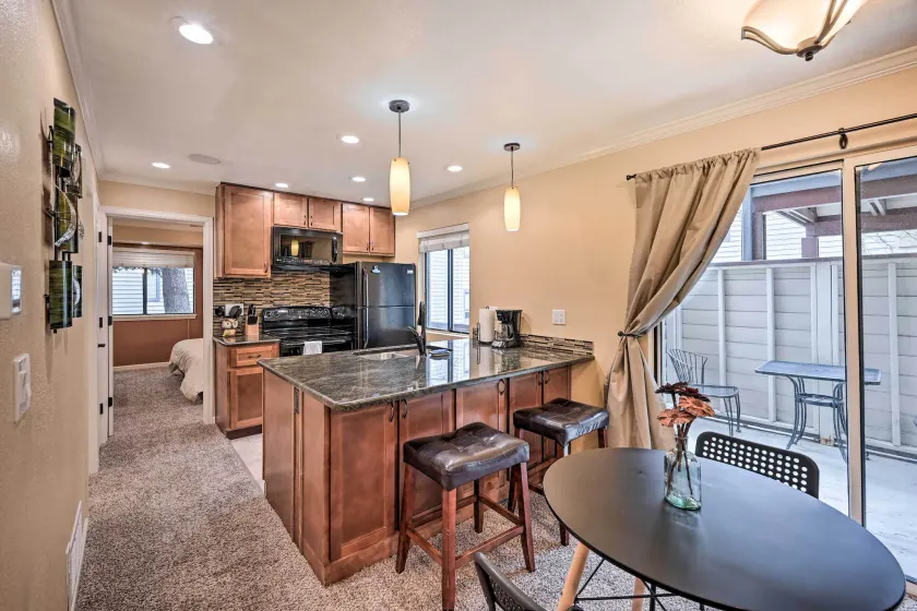 Condo w/ Patio & Pool Access in Greenwood Village! - Interiör