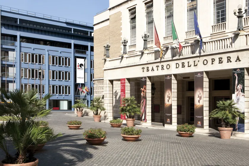 iQ Hotel Roma - Image 1