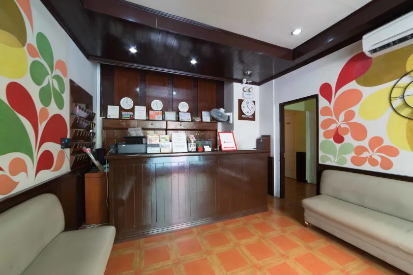 RedDoorz near Walking Street Angeles City - Hall