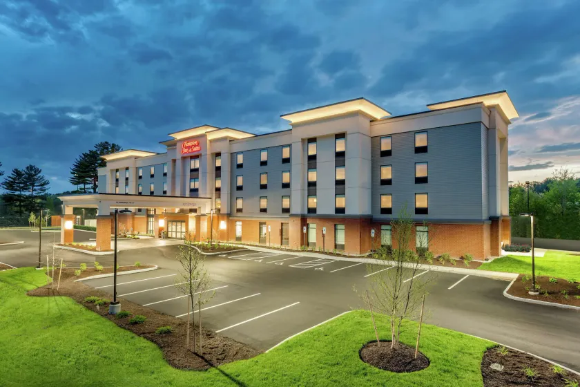 Hampton Inn & Suites Kittery-Portsmouth - Image 1