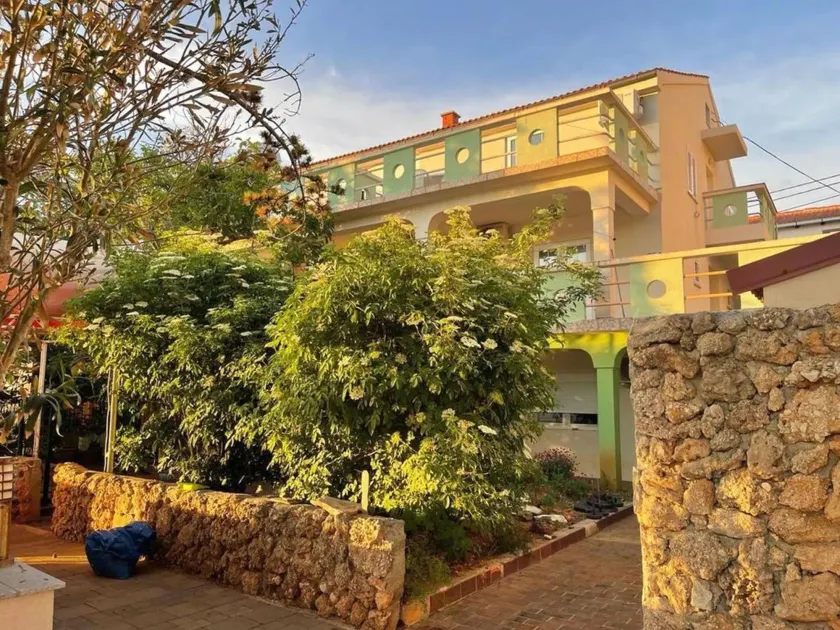 Green Apartment for 3 - Image 1