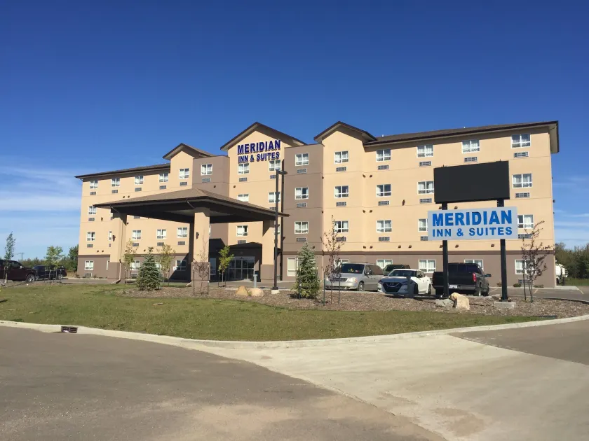 Meridian Inn & Suites Lloydminster - Image 1