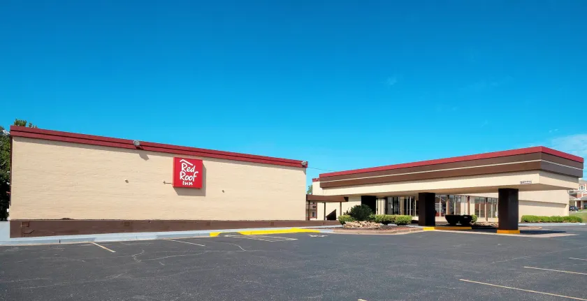 Red Roof Inn Murray - Image 1