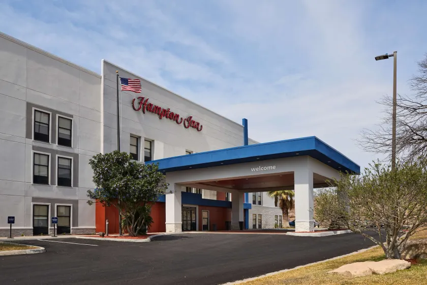 Hampton Inn by Hilton Eagle Pass - Image 1