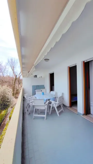 Bright flat with terrace - Image 1