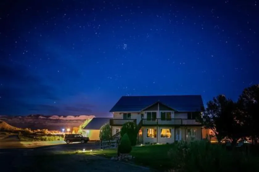 Bryce Trails Bed and Breakfast - Image 1