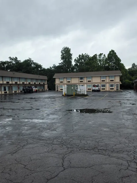 Ashland inn & suites - Image 1