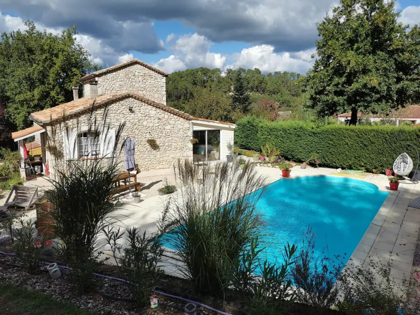 DOMAINE DES 3 CYPRÈS Chambre MIMOSA Chez Nath & Pat - Image 1