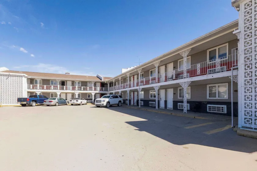 Circle S Motel Cozad I-80 - Image 1