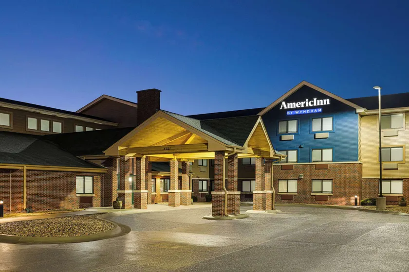 AmericInn by Wyndham Lincoln South - Image 1
