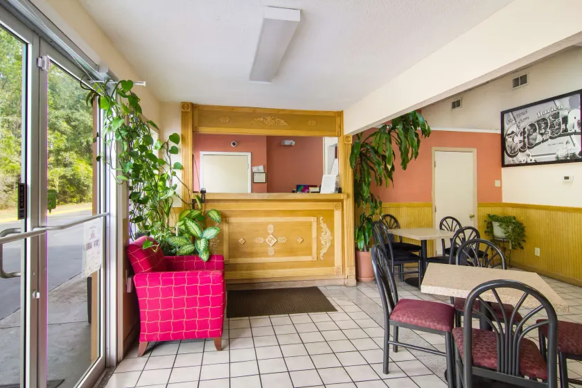 Americas Best Value Inn Darien - Vestíbulo