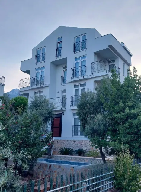 Seron Mountain House - Image 1