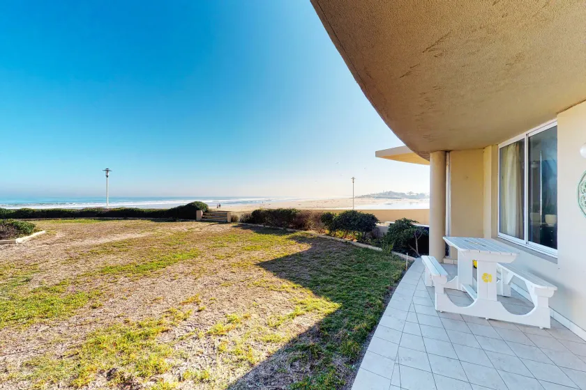 Luxury on the Beach, Lagoon Beach - Image 1