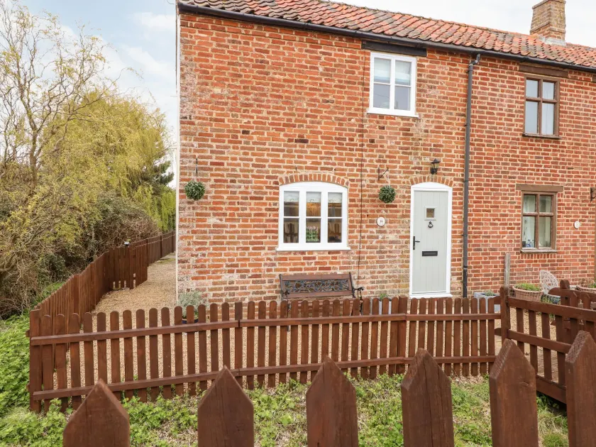 Holly Cottage - Image 1