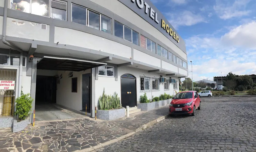 Hotel Rodeio - Image 1