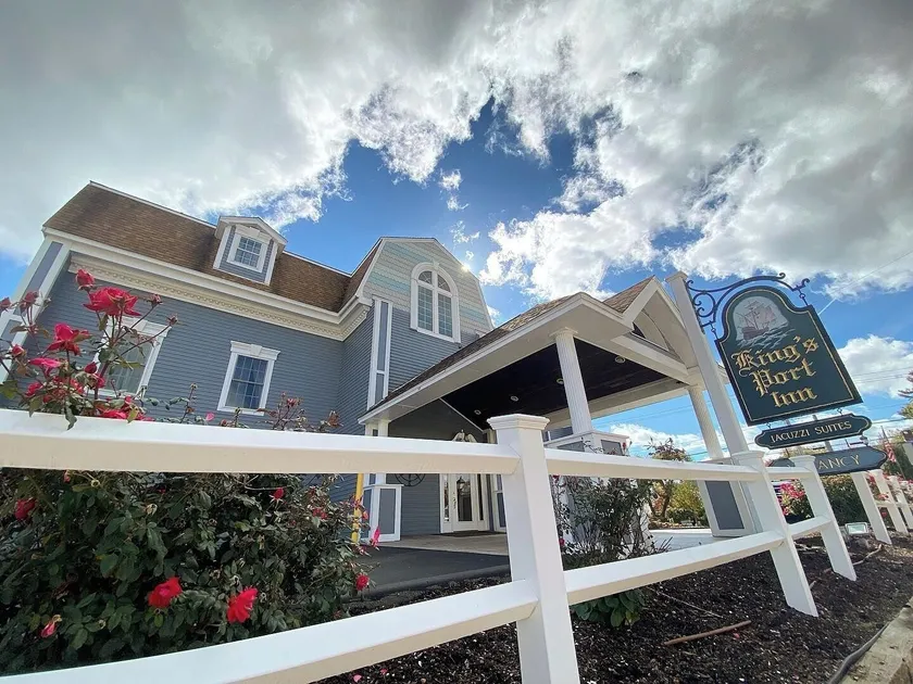King's Port Inn - Image 1