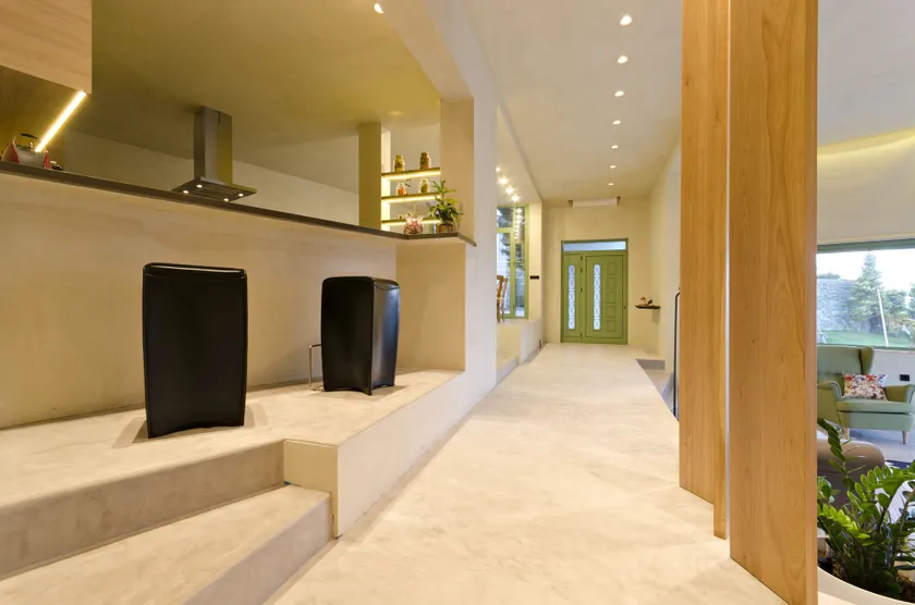 Mama La Roosa Luxury Retreat - Interior entrance