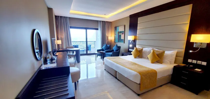 Al Bahar Hotel & Resort - Image 1