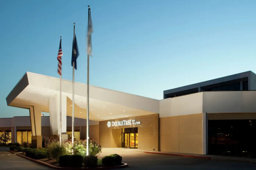 DoubleTree by Hilton Cincinnati Airport - Image 1